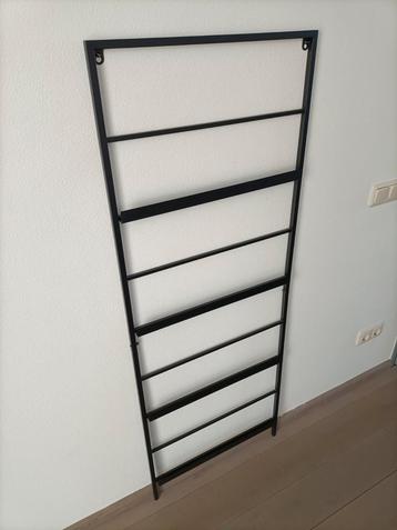 Zwart wandrek beschikbaar voor biedingen