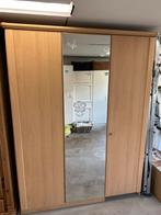 Drie deurs kast met spiegel en legplanken, Huis en Inrichting, Kasten | Kledingkasten, Ophalen, 100 tot 150 cm, 150 tot 200 cm