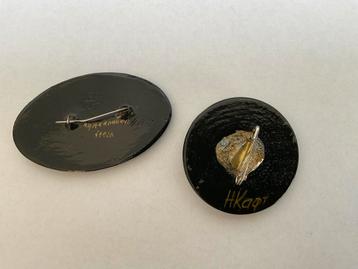 Twee Russische Broches met Vogelmotief beschikbaar voor biedingen