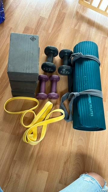 Yoga en pilates sportuitrusting beschikbaar voor biedingen