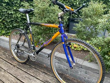 Vintage Giant Cadex 2 Carbon Mountainbike beschikbaar voor biedingen