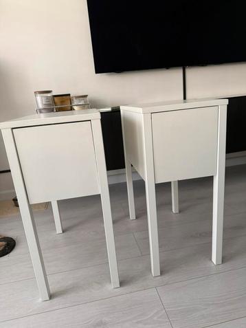 2 witte IKEA nachtkasjes