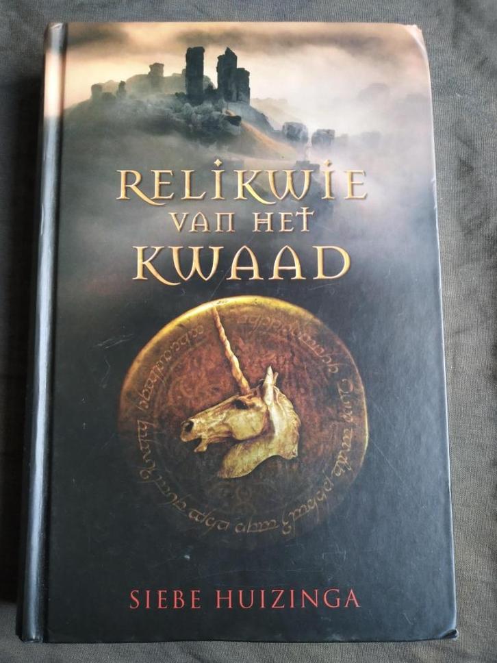Siebe Huizinga - Relikwie van het kwaad, Boeken, Kinderboeken | Jeugd | 10 tot 12 jaar, Zo goed als nieuw, Fictie, Ophalen of Verzenden