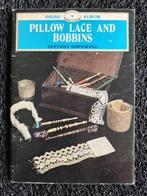 KANTKLOSSEN - PILLOW LACE & BOBBINS - SHIRE no.9, Hobby en Vrije tijd, Kantklossen, Ophalen of Verzenden, Gebruikt