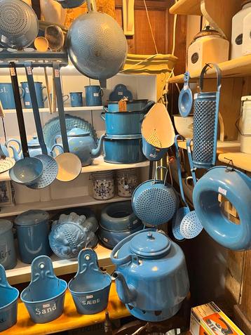 Vintage Blauw Emaille Keukengerei Collectie beschikbaar voor biedingen