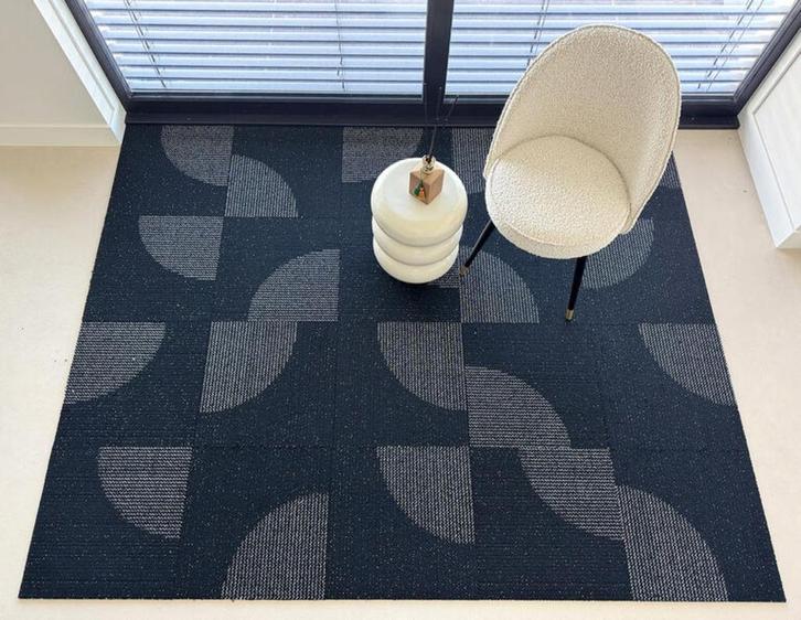 Zwart - wit tapijttegels van Interface laatste voorraad, Huis en Inrichting, Stoffering | Vloerbedekking, Nieuw, Tapijttegels