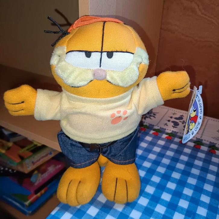 Vintage Garfield knuffel met pet, blauwe broek en glee trui, Kinderen en Baby's, Speelgoed | Knuffels en Pluche, Ophalen of Verzenden