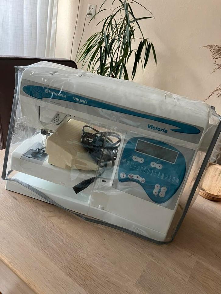 Husqvarna Viking Victoria naaimachine met vele opties, Hobby en Vrije tijd, Naaimachines en Toebehoren, Zo goed als nieuw, Naaimachine