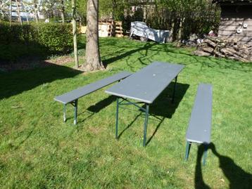 Set bierbanken met biertafel 50cm breed  2m lang gebruikt beschikbaar voor biedingen