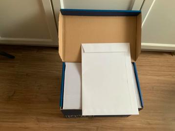 Doos 250 grote enveloppen 229x324mm met plakstrip bieden mag beschikbaar voor biedingen