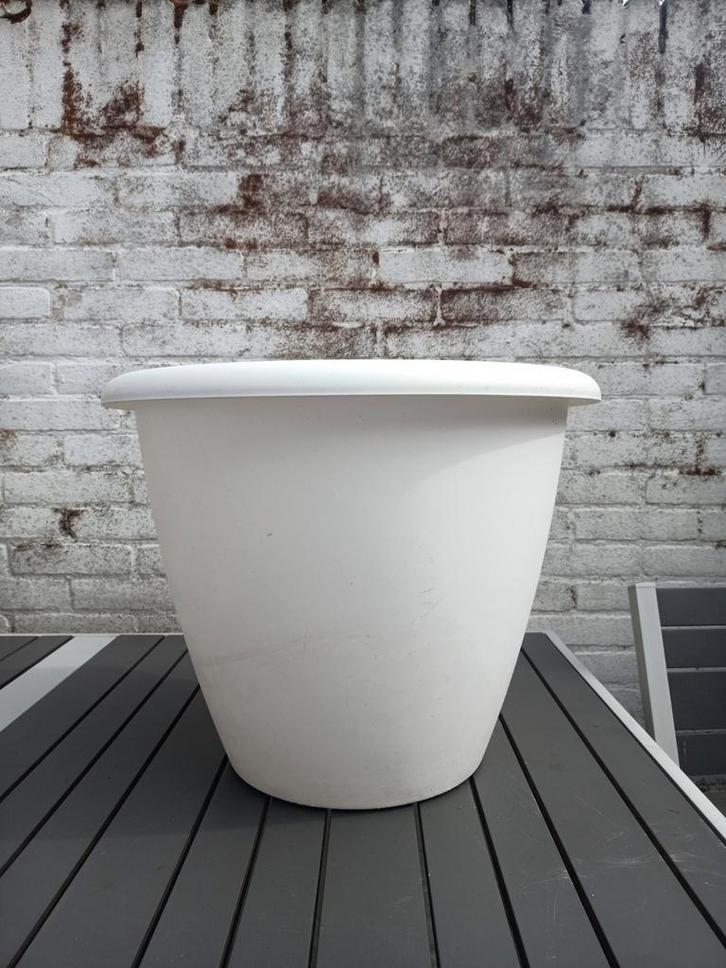 Grote witte plantenpot, Tuin en Terras, Bloempotten, Gebruikt, Kunststof, Binnen, Balkon, Tuin, 40 tot 70 cm, 40 cm of meer, Rond