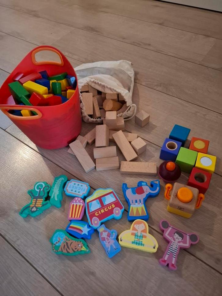Veel houten speelgoed, Kinderen en Baby's, Speelgoed | Bouwstenen, Zo goed als nieuw, Overige merken, Ophalen of Verzenden