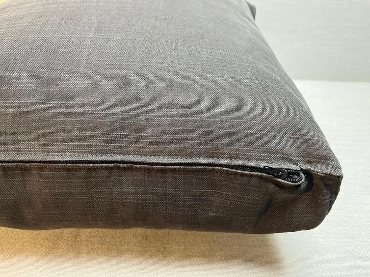Sierkussen | Kussen | Dons | Grijs | Donzen | Raw Interiors, Huis en Inrichting, Woonaccessoires | Kussens, Zo goed als nieuw