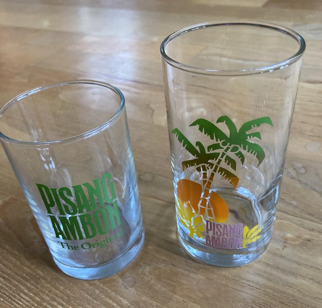 Pisang Ambon glas 2 stuks vintage, Verzamelen, Ophalen of Verzenden, Zo goed als nieuw, Borrel- of Shotglas