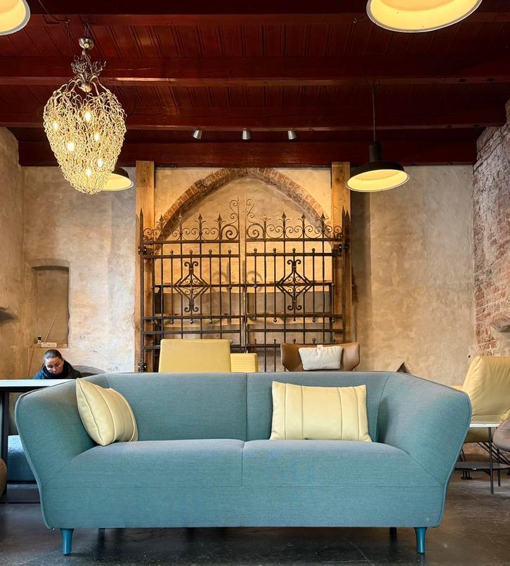 Pode (by Leolux) Turia 2,5 zits bank NIEUW, Huis en Inrichting, Banken | Bankstellen, Nieuw, 75 tot 100 cm, Stof, Ophalen