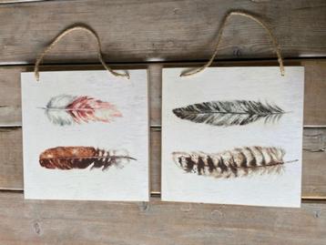 2 x wanddecoratie op houten paneel. Veren / veertjes deco. beschikbaar voor biedingen