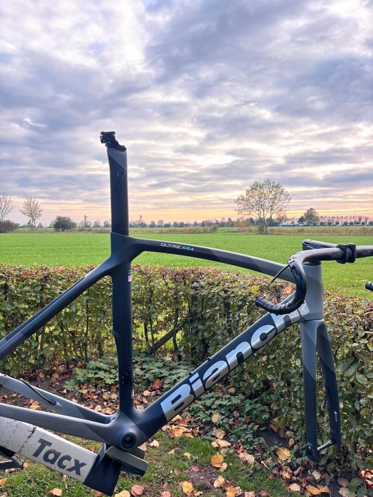 Bianchi Oltre xr4 frameset maat 57, Fietsen en Brommers, Fietsen | Racefietsen, Zo goed als nieuw, Heren, Overige merken, Meer dan 20 versnellingen