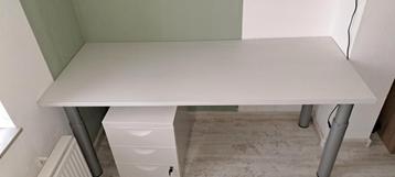 wit bureau kan in hoogte versteld worden. Inclusief ladekast