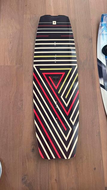 Wakeboard 137cm Rubesch Custom Boards beschikbaar voor biedingen