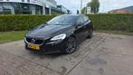 Volvo V40 D2 2.0 88KW/120PK Aut-6 2017 Zwart, 4 cilinders, Origineel Nederlands, Diesel, Particulier