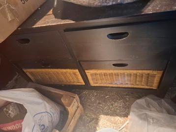 Gratis massief houten kastje  beschikbaar voor biedingen
