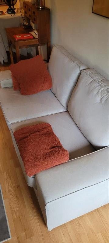  Gratis. Comfortabele 3-zits bank beschikbaar voor biedingen