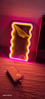 Leuk led neon spiegel geel/rose nieuw
Van action folie zit e, Huis en Inrichting, Ophalen of Verzenden, Nieuw