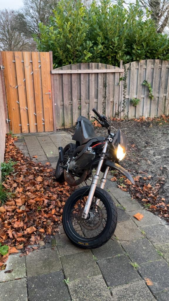 Derbi senda 88cc, Fietsen en Brommers, Brommers | Derbi, Zo goed als nieuw, Maximaal 45 km/u, Ophalen