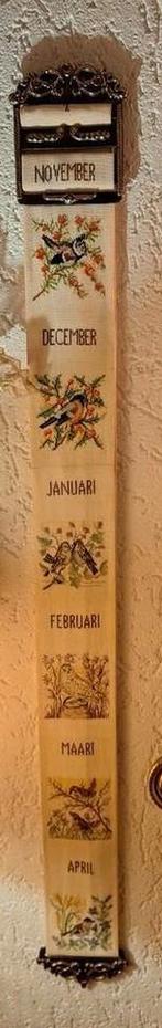 Schellekoord kalender geborduurde vogels, Huis en Inrichting, Gebruikt, 100 tot 150 cm, Ophalen of Verzenden, Nostalgisch