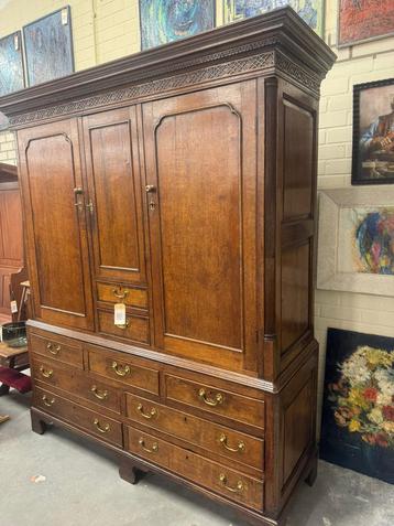 Engelse kast uit ca. 1780 (!) beschikbaar voor biedingen
