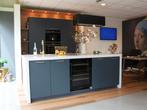 S-27 Eilandkeuken met apparatenwand en wijnkoeler, Ophalen, Blauw, Nobilia-Werke J. Stickling GmbH & Co. KG, Nieuw