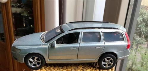 ZILVERGRIJZE VOLVO V70 STATIONWAGEN 13.5 CM LENGTE, Hobby en Vrije tijd, Modelauto's | Overige schalen, Auto, Ophalen of Verzenden