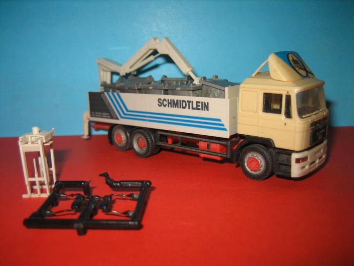Bakwagen  Schmidtlein  MAN  met kraan en lading Herpa, Hobby en Vrije tijd, Modelauto's | 1:87, Zo goed als nieuw, Bus of Vrachtwagen