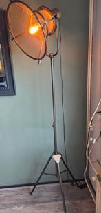 Industriële vloerlamp, Huis en Inrichting, Lampen | Vloerlampen, Ophalen of Verzenden, Zo goed als nieuw, 150 tot 200 cm