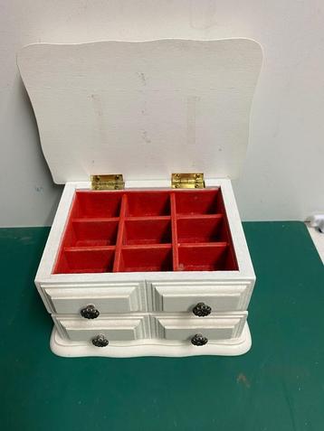 sieraden kistje beschikbaar voor biedingen