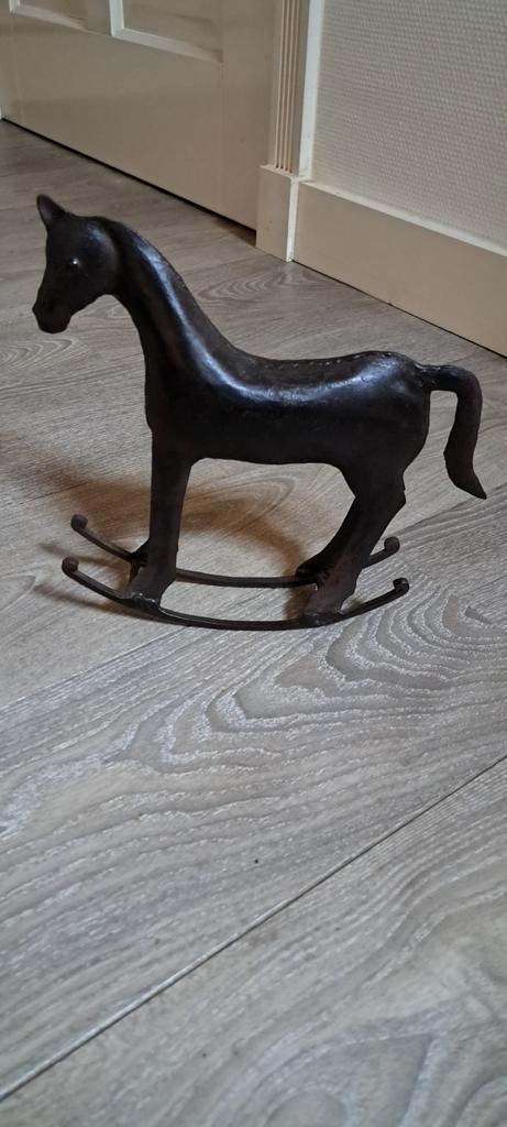 Metalen donkerbrons kleurig ( hobbel)paardje, Huis en Inrichting, Woonaccessoires | Overige, Ophalen of Verzenden