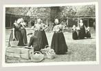Ansichtkaart Middelburg | vissersvrouwen Arnemuiden, Ophalen of Verzenden, Voor 1920, Zeeland