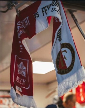 Gezocht; MVV - Feyenoord combinatiesjaal beschikbaar voor biedingen
