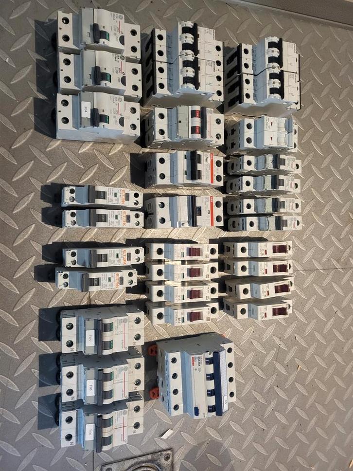 Aardlekautomaat en automaten, Doe-het-zelf en Verbouw, Elektra en Kabels, Gebruikt, Schakelaar, Ophalen of Verzenden