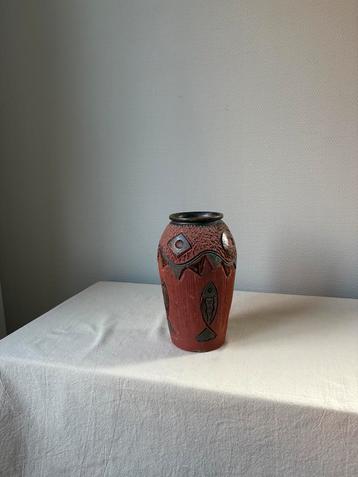 Vintage chamotte terrakleurig bruine vaas ‘fish’ h22cm beschikbaar voor biedingen