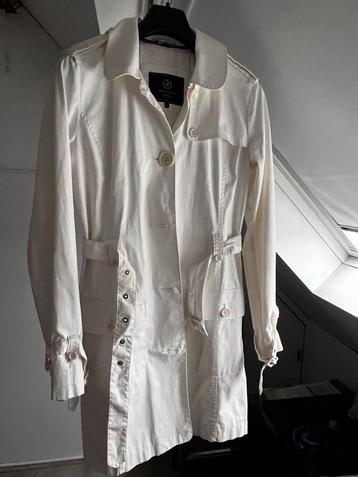 Henri Lloyd Witte Trenchcoat beschikbaar voor biedingen