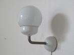 art deco Bauhaus wandlamp,opaal glazen bolkapje en porselein, Ophalen