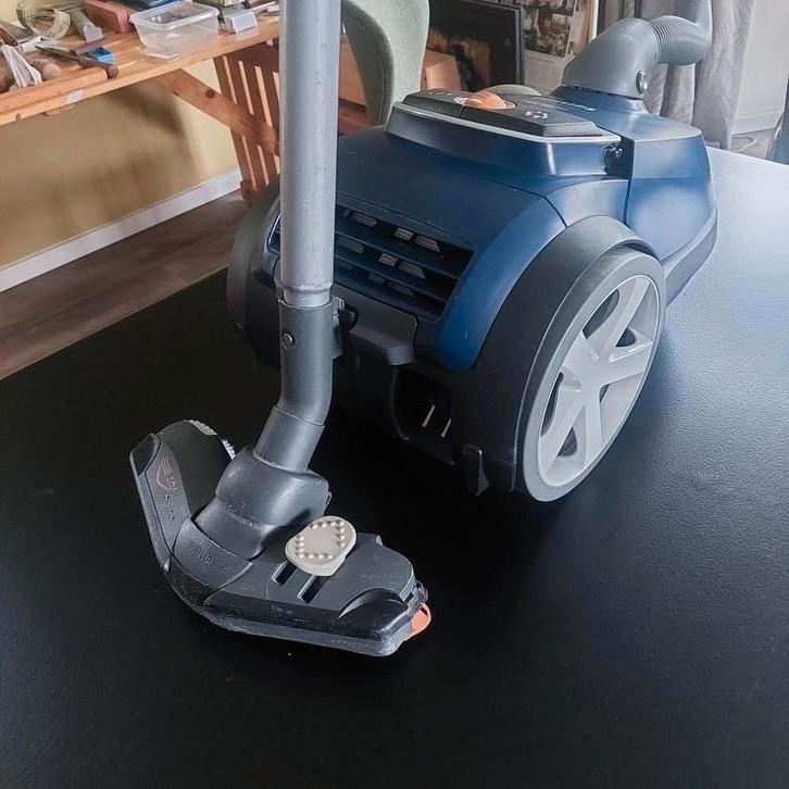 Goede stofzuiger compleet met doos zakken, Witgoed en Apparatuur, Stofzuigers, Gebruikt, Stofzuiger, 2000 watt of meer, Stofzak