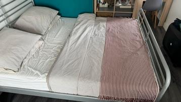 2 persoons Bed  incl frame+ matras +topper