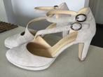 Elegant schoentje., Kleding | Dames, Trouwkleding en Trouwaccessoires, Ophalen of Verzenden, Zo goed als nieuw, Beige, Accessoires