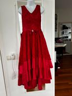 Rode feestjurk met vetersluiting achterzijde, Kleding | Dames, Ophalen of Verzenden, Zo goed als nieuw, Rood, Boven de knie