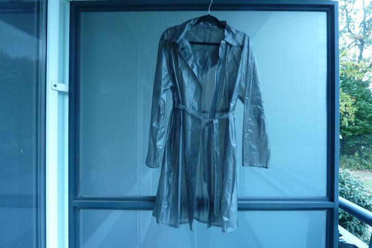 Grijze transparante regenmantel/capuchon, Kleding | Dames, Jassen | Zomer, Gedragen, Maat 38/40 (M), Grijs, Verzenden