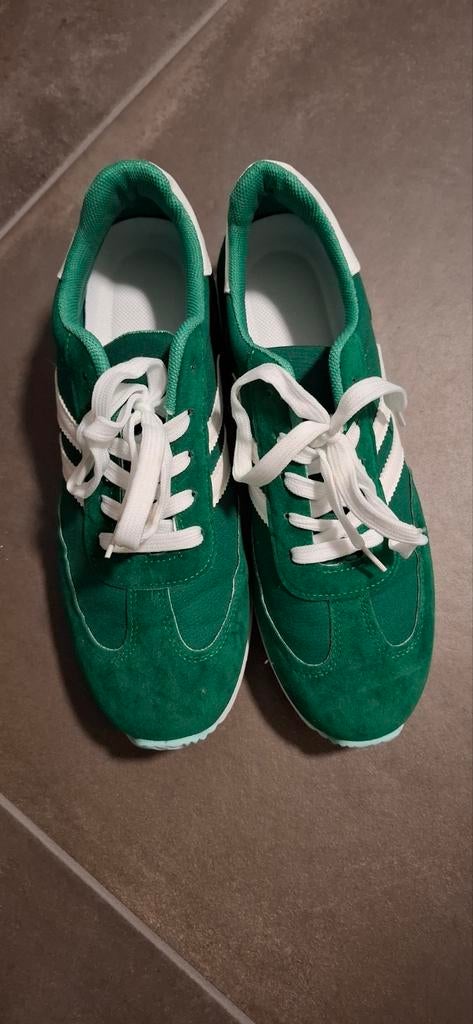 Leuke schoenen. Nieuw, Kleding | Dames, Schoenen, Nieuw, Ophalen of Verzenden, Sneakers of Gympen, Groen
