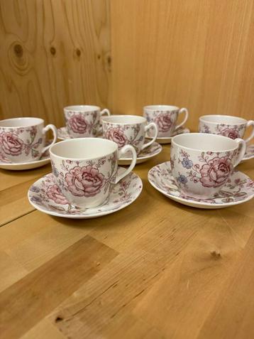 Johson Bros  7 stuks Kop en Schotel met mooie Bloemenmotief beschikbaar voor biedingen