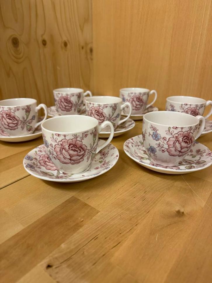 Johson Bros  7 stuks Kop en Schotel met mooie Bloemenmotief, Huis en Inrichting, Keuken | Servies, Zo goed als nieuw, Kop(pen) en/of Schotel(s)